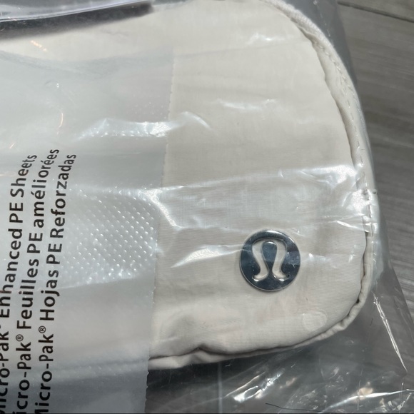Lululemon Everywhere Belt Bag NWT - Picture 8 of 10